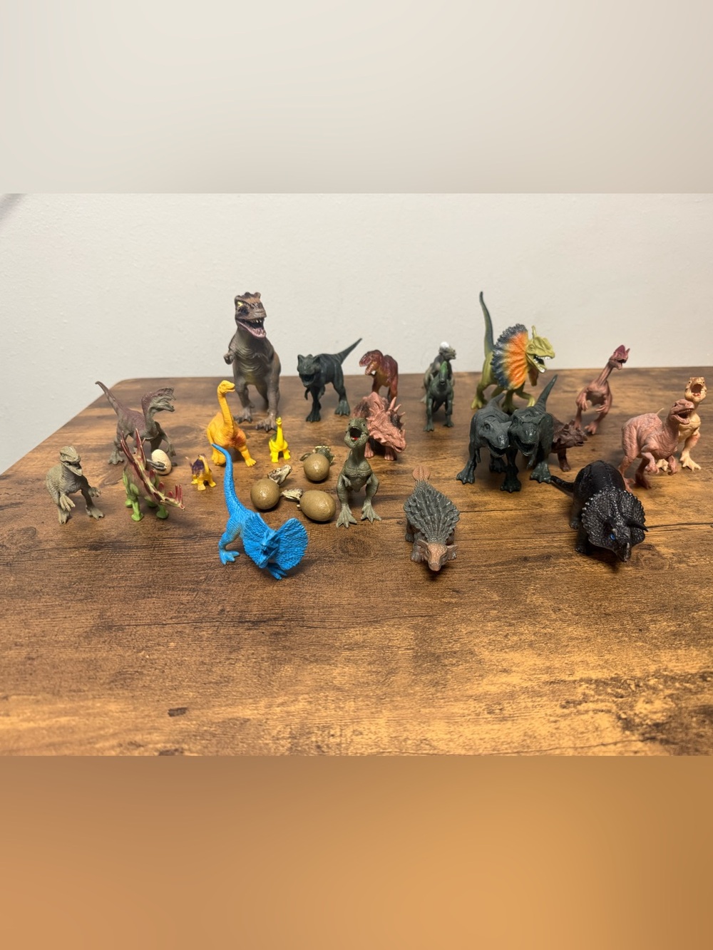 Bundle of 26 toy dinosaurs